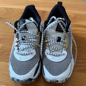 Curry Black and White Basketball shoes